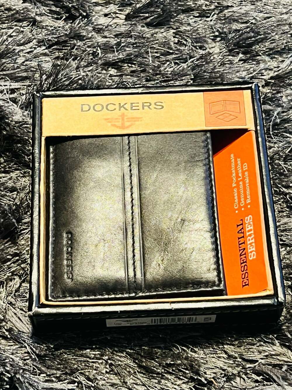 Dockers  Genuine Leather Classic Pocketmate Wallet with Removable ID
